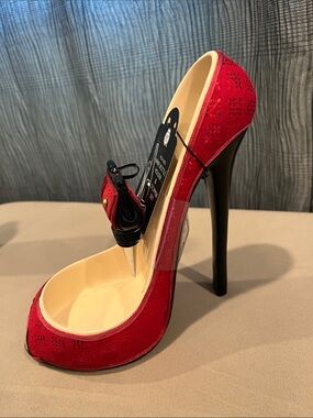 Wild Eye Designs High Heel Wine Bottle Holder & Stopper Set - Wine not included